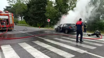 Ünye’de Seyir Halindeki Otomobilde Yangın: Araç Kullanılamaz Hale Geldi